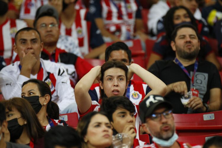 Confrontación Violenta Entre Aficionados de Chivas