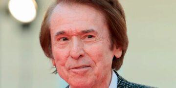 Raphael cancela próximos conciertos por problemas de salud