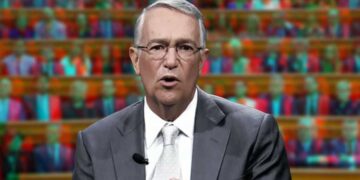 Ricardo Salinas Pliego se Enfrenta a Epigmenio Ibarra en Twitter