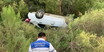Vuelca en libramiento Naciones Unidas a la altura del Cuerudo
