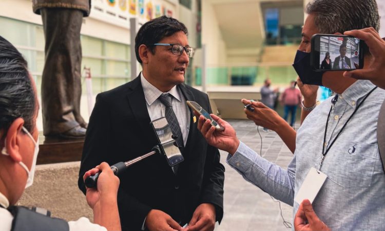 Exigen a escuelas privadas utilizar los nuevos libros de texto