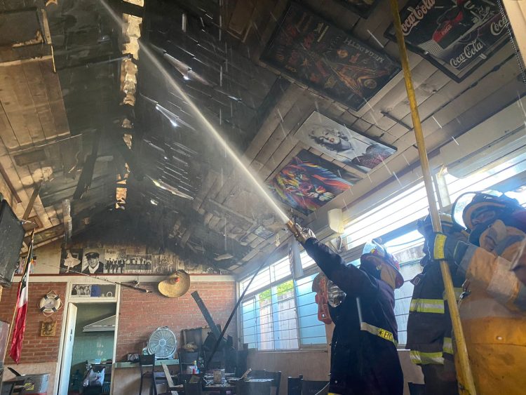 Se incendia restaurante en la zona centro de Ciudad Victoria
