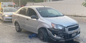 Amanecidos derriban poste en el 21 Conrado Castillo