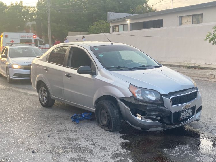 Amanecidos derriban poste en el 21 Conrado Castillo