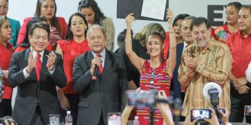 Claudia Sheinbaum recibe constancia del PT como Coordinadora Nacional de los Comités de Defensa de la 4T
