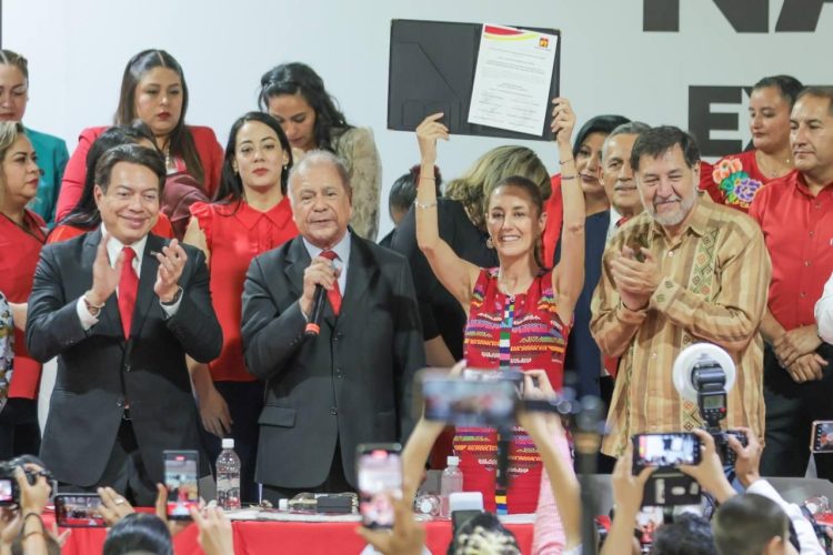 Claudia Sheinbaum recibe constancia del PT como Coordinadora Nacional de los Comités de Defensa de la 4T