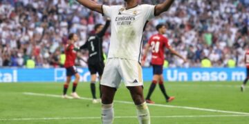 Real Madrid golea al Osasuna y se mantiene líder en LaLiga