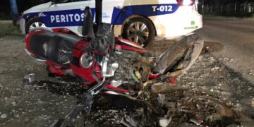 Resulta gravemente lesionado tras impactarse contra vehículo