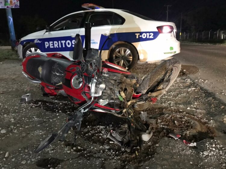 Resulta gravemente lesionado tras impactarse contra vehículo