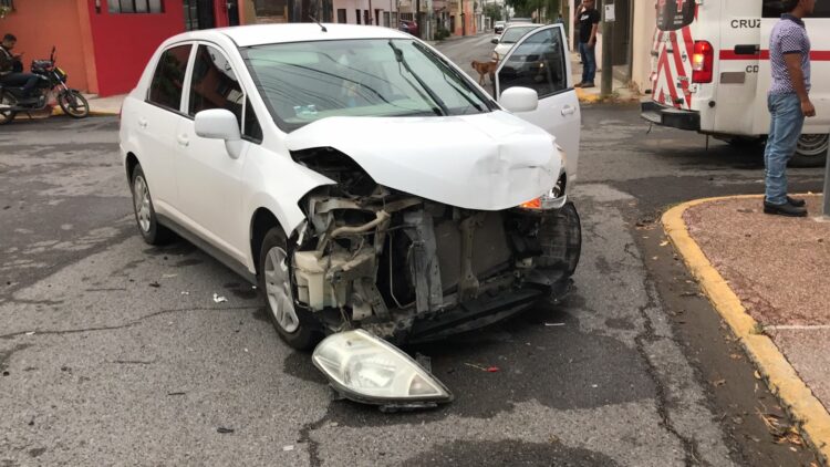 Accidente vehicular en 11 Bravo involucra a cuatro vehículos