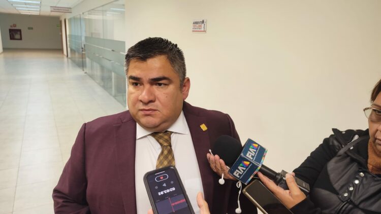 Impuesto estatal a Ubers y Didis no afectará a pasajeros, dice diputado de Morena