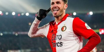 Santiago Giménez, el segundo mejor goleador de Europa