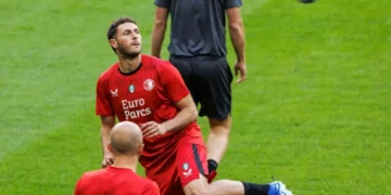 Santiago Giménez Listo para Debutar en Champions League con el Feyenoord ante Lazio