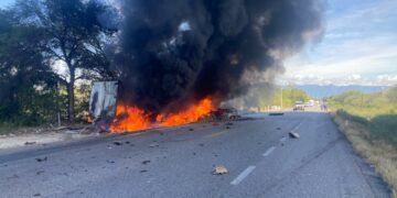 Fatal accidente entre una camioneta y un tractocamión