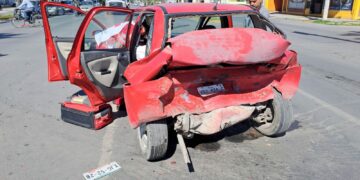 Aparatoso choque en el 8 Olivia Ramirez