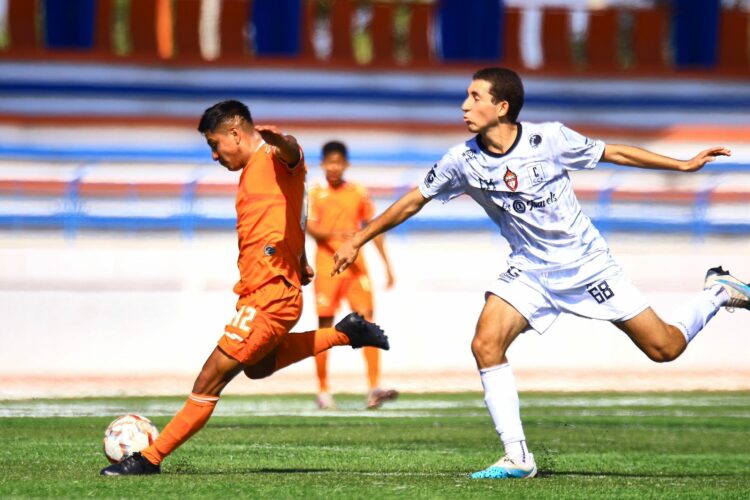 Intenso partido entre Corre TDP y Club Calor