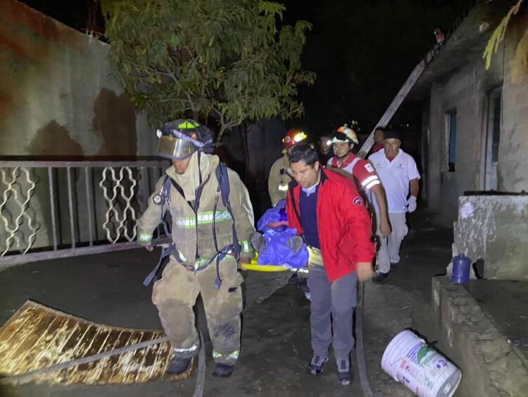 Sujeto prende en fuego su casa