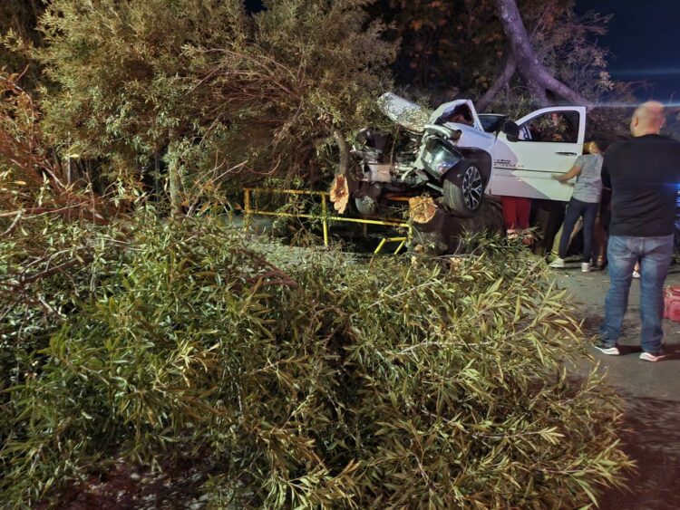Silverado queda llantas arriba en el 8 Baja California