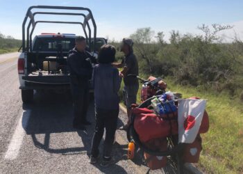 Localizan y auxilian a ciclistas japoneses en carretera de Tamaulipas
