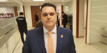 Pide diputado de Morena multar a dos funcionarios de la UAT