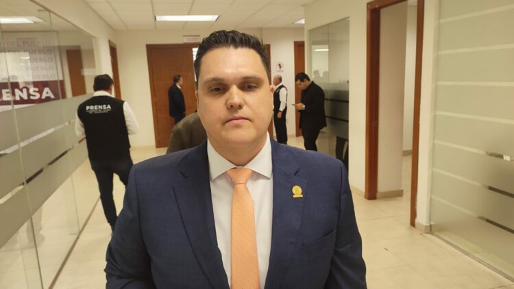 Pide diputado de Morena multar a dos funcionarios de la UAT