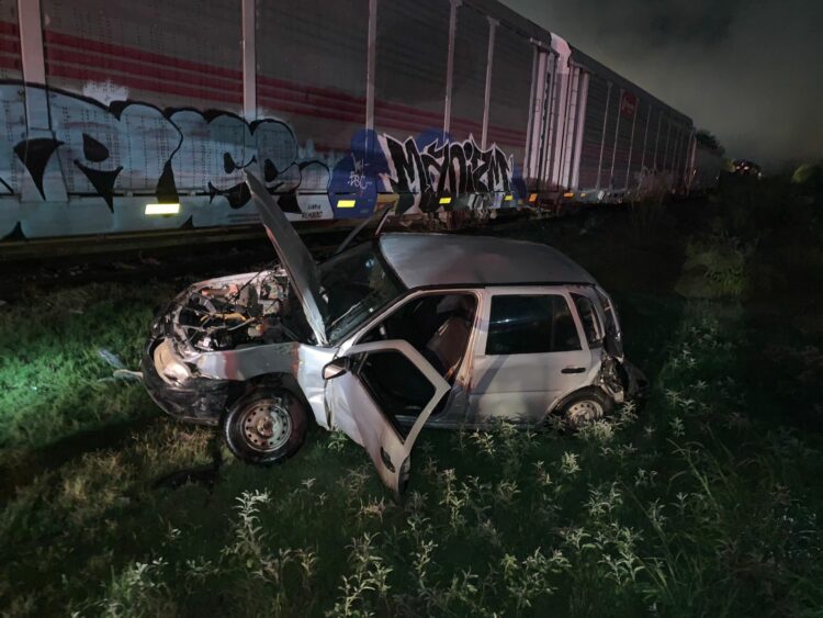 Falla mecánica lo deja varado en las vías y pierde un brazo