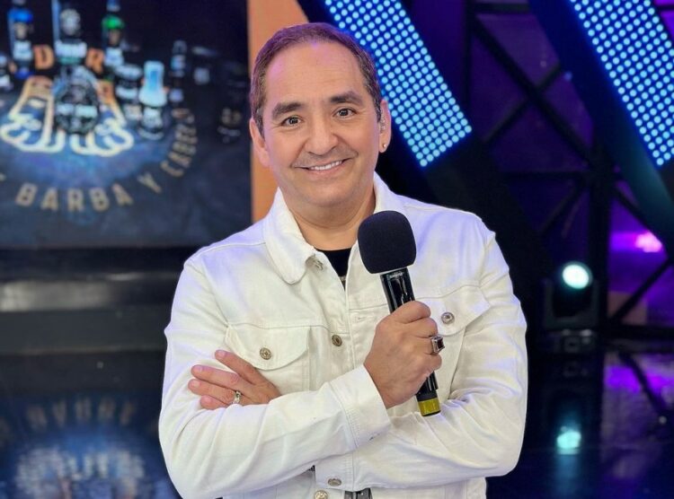 Conoce a Ernesto Chavana conductor regiomontano