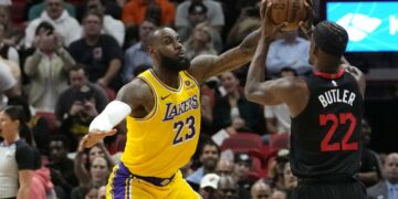 Miami Heat se Impone a Los Lakers en un duelo de Titanes