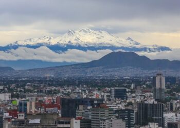 El Popocatépetl se pinta de blanco tras nevada