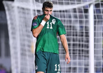 Santiago Giménez podría llegar al West Ham en el mercado de invierno