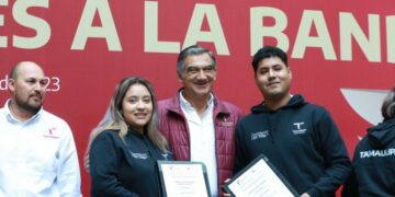 Entrega gobernador 117 mdp en becas y reconoce a los alumnos destacados de Tamaulipas