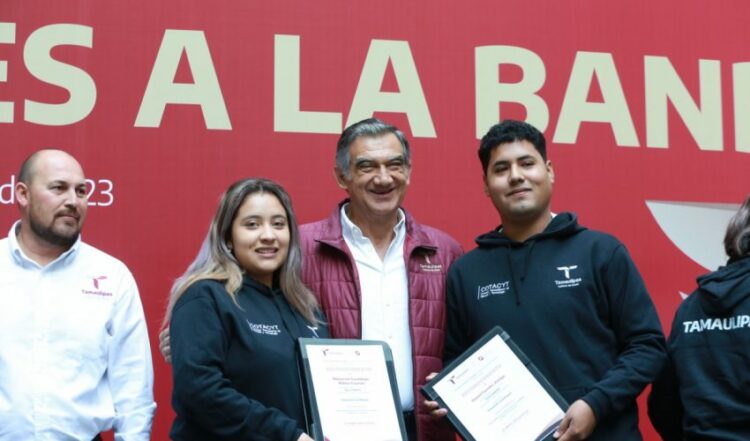 Entrega gobernador 117 mdp en becas y reconoce a los alumnos destacados de Tamaulipas