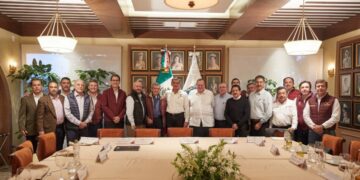 Presenta Américo proyecto del Dique El Moralillo