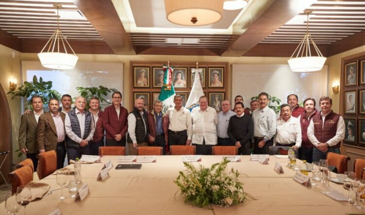 Presenta Américo proyecto del Dique El Moralillo