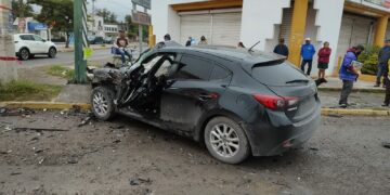 Aparatoso choque deja 3 lesionados