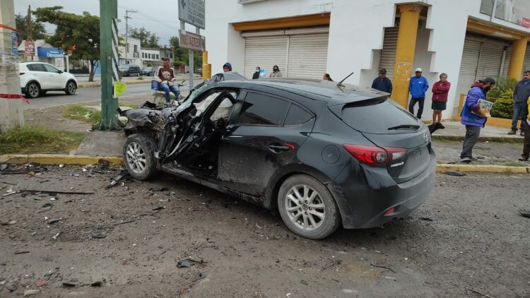 Aparatoso choque deja 3 lesionados