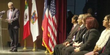 Inaugura secretario de Salud Congreso Binacional