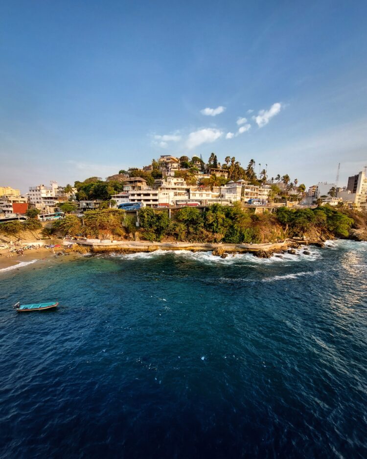 Turistas llegan a Acapulco