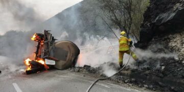 Sofocan incendio en la Rumbo Nuevo