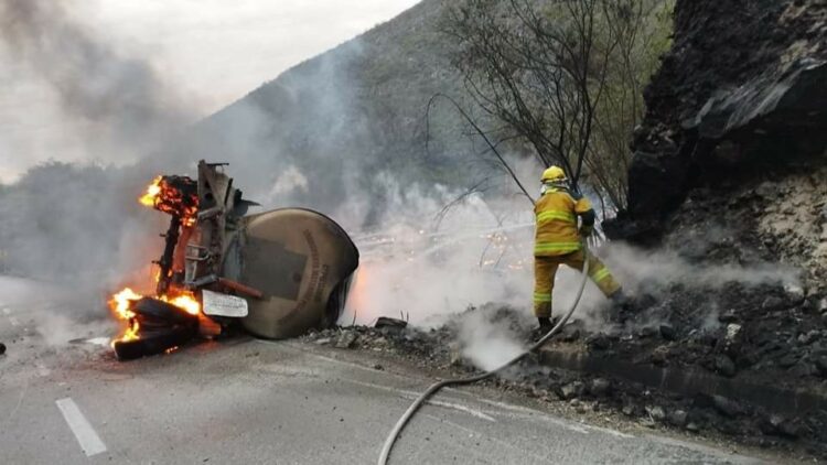 Sofocan incendio en la Rumbo Nuevo