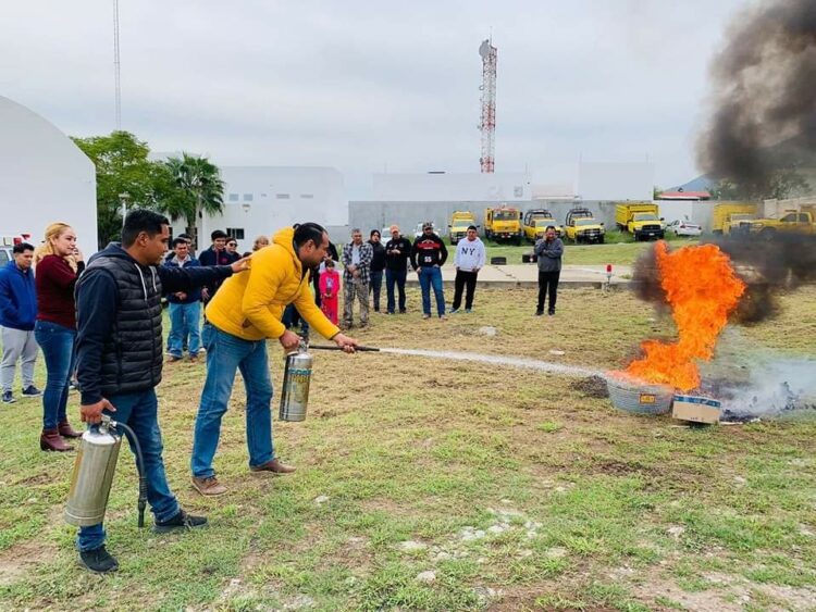 Capacita Protección Civil a vendedores de pirotecnia