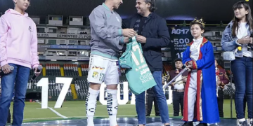 A Andrés Guardado le dieron la bienvenida en León