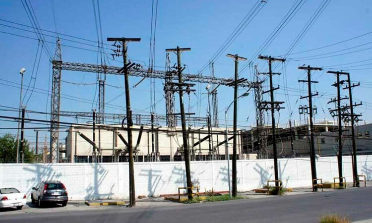 Apagones y planta suspendida en Monterrey
