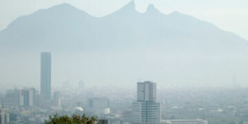 Contaminación golpea Monterrey
