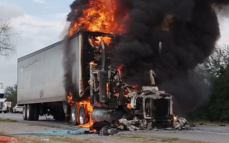Incendio de tráiler
