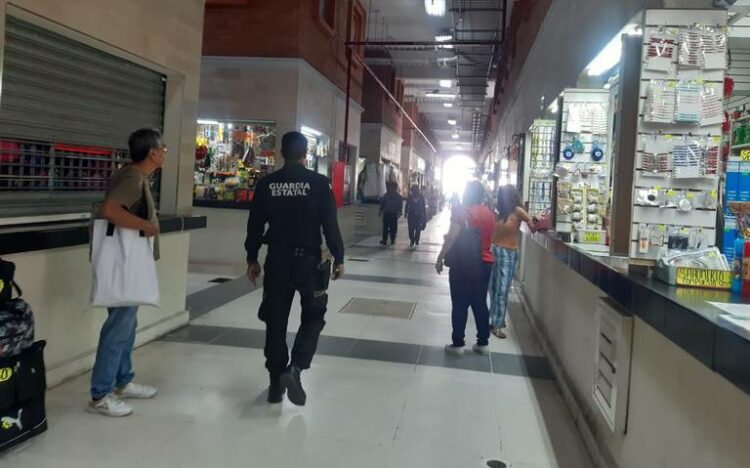 operativo de búsqueda de dinero falso