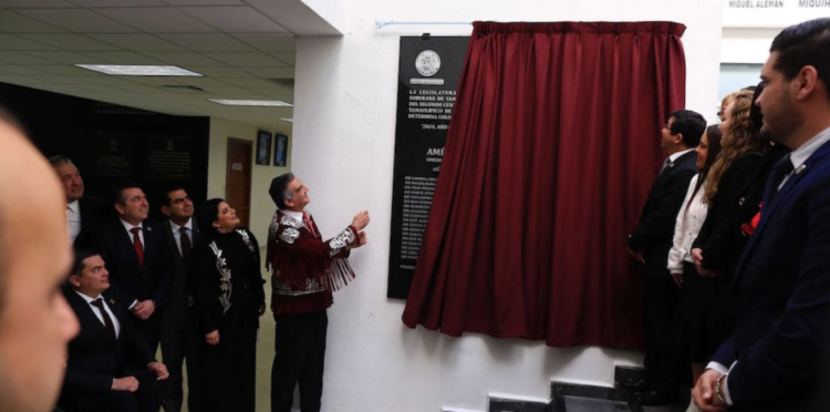 Revelaron placa conmemorativa en el Congreso