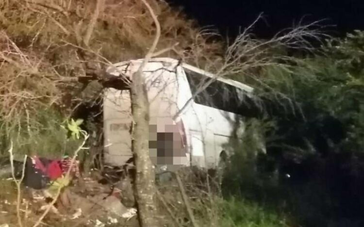 Se volcó autobús que transportaba 30 pasajeros