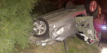 Mujer perdió la vida en un choque con volcadura registrado en la carretera Victoria Zaragoza.