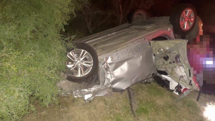 Mujer perdió la vida en un choque con volcadura registrado en la carretera Victoria Zaragoza.